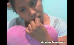 Morena safada mostrando os peitos na webcam